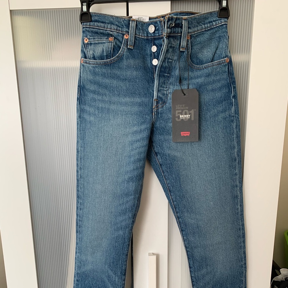 NWT Levi’s 501 High Rise Skinny 25, Medium Wash